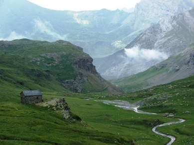 Alpine valley behind Gavarnie